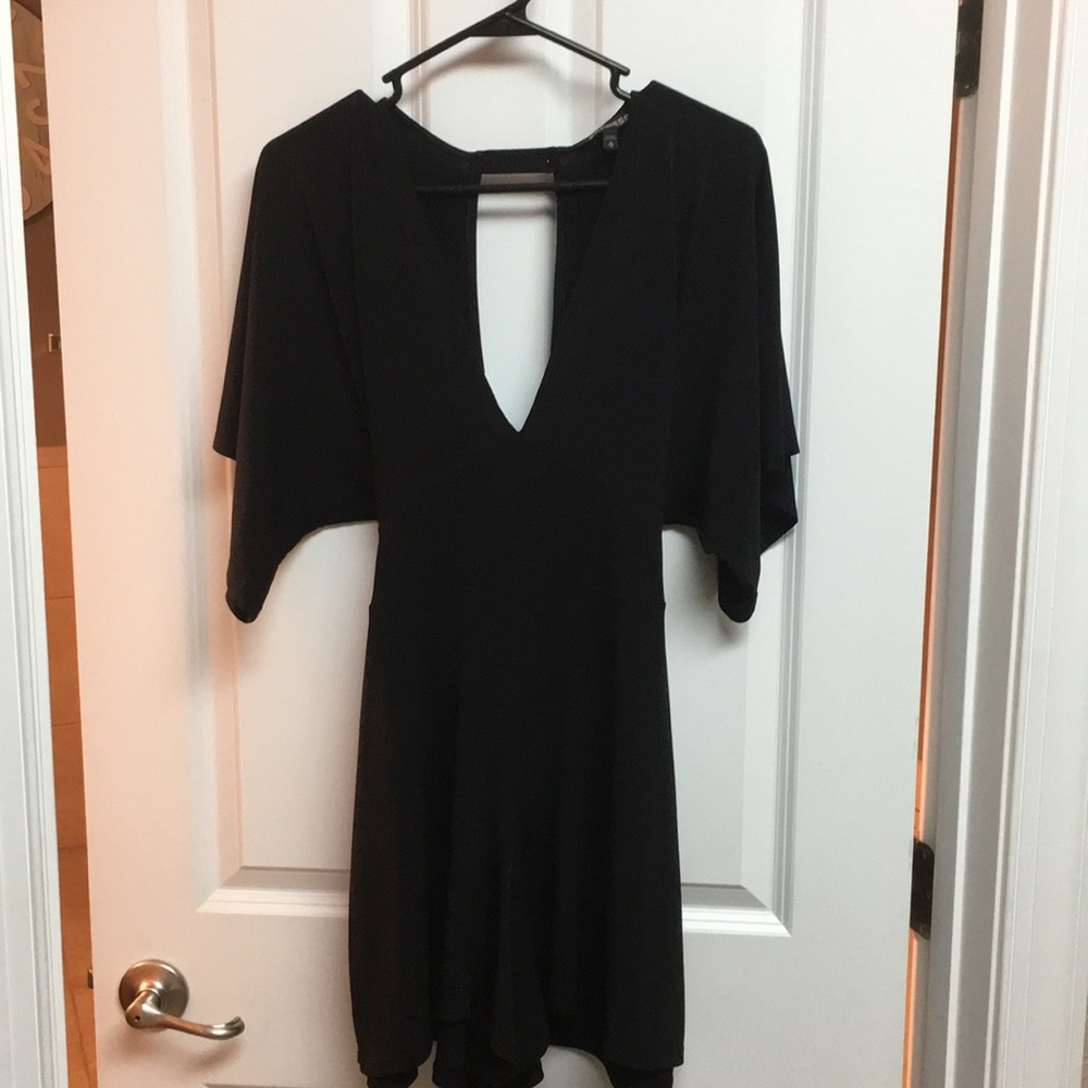 Tie back kimono sleeve v-neck romper